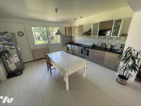 Maison rénovée avec grand terrain et potentiel constructible – Proche centre de Laloubère