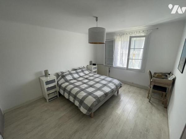 Maison rénovée avec grand terrain et potentiel constructible – Proche centre de Laloubère