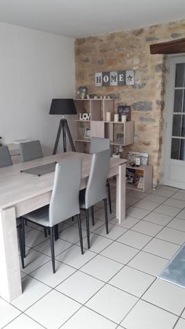 Loue proche centre Ceyzeriat T4 duplex avec jardinet et garage