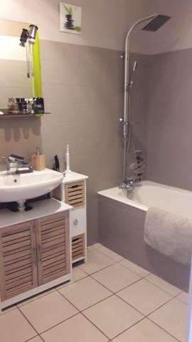 Loue proche centre Ceyzeriat T4 duplex avec jardinet et garage