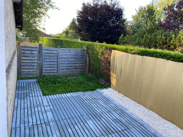 Loue proche centre Ceyzeriat T4 duplex avec jardinet et garage