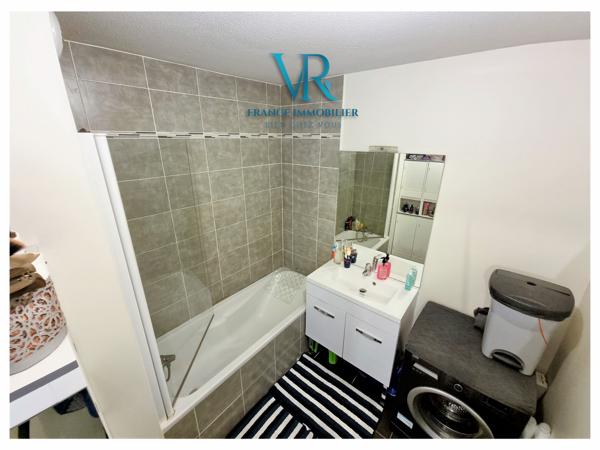 Saint-Genis-Pouilly (01630) APPARTEMENT T3 AU 2EME DERNIER ETAGE AVEC 3 GARAGES - SAINT-GENIS-POUILLY (01630)