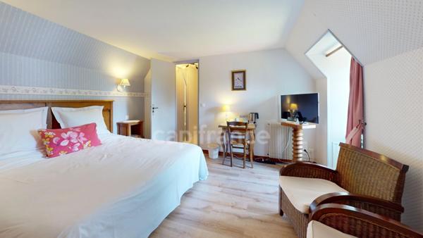 Propriété d’exception en Normandie – Manoir rénové avec dépendances et chapelle