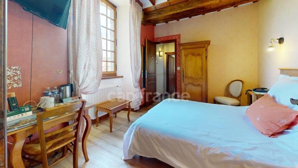 Propriété d’exception en Normandie – Manoir rénové avec dépendances et chapelle