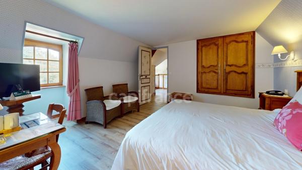 Propriété d’exception en Normandie – Manoir rénové avec dépendances et chapelle