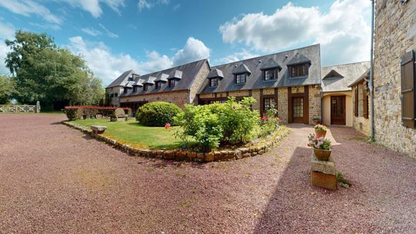 Propriété d’exception en Normandie – Manoir rénové avec dépendances et chapelle