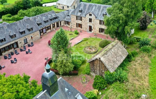 Propriété d’exception en Normandie – Manoir rénové avec dépendances et chapelle
