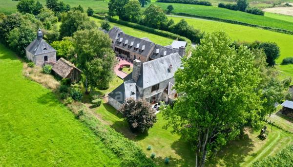 Propriété d’exception en Normandie – Manoir rénové avec dépendances et chapelle