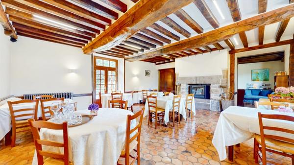 Propriété d’exception en Normandie – Manoir rénové avec dépendances et chapelle