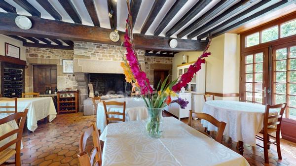 Propriété d’exception en Normandie – Manoir rénové avec dépendances et chapelle