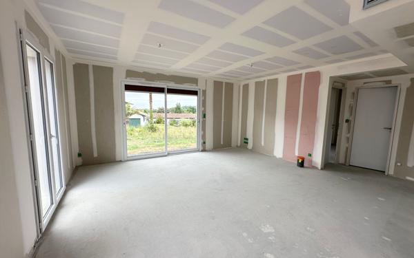 Maison à vendre    3 pièces •  Bardos