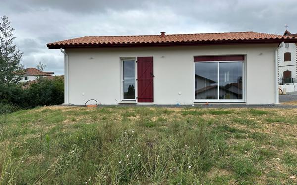 Maison à vendre    3 pièces •  Bardos