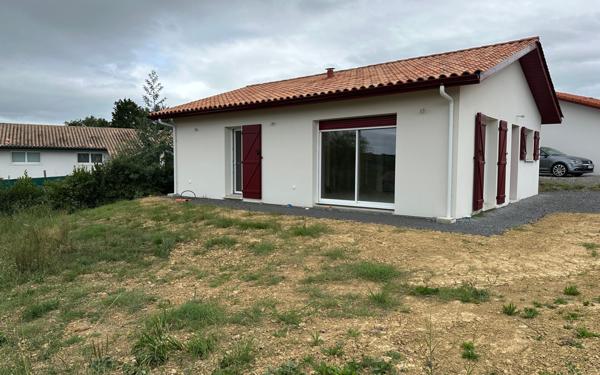 Maison à vendre    3 pièces •  Bardos