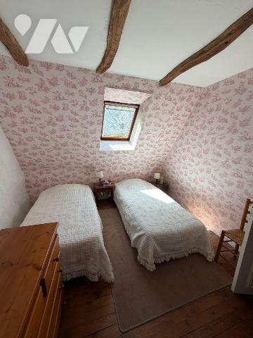 A VENDRE, à quelques kilomètres de SAINT MARTIN VALMEROUX, une maison pleine de charme et de ca...
