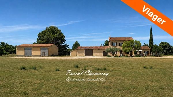 CARPENTRAS (84) | Maison de 215 m² habitables avec revenu locatif sur un terrain agricole de 7 175 m²