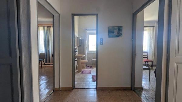 CARPENTRAS (84) | Maison de 215 m² habitables avec revenu locatif sur un terrain agricole de 7 175 m²