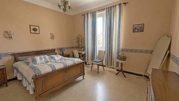 CARPENTRAS (84) | Maison de 215 m² habitables avec revenu locatif sur un terrain agricole de 7 175 m²