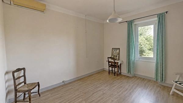 CARPENTRAS (84) | Maison de 215 m² habitables avec revenu locatif sur un terrain agricole de 7 175 m²