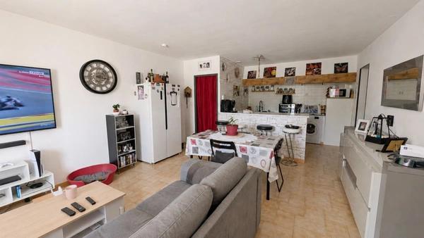 CARPENTRAS (84) | Maison de 215 m² habitables avec revenu locatif sur un terrain agricole de 7 175 m²