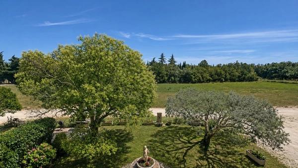 CARPENTRAS (84) | Maison de 215 m² habitables avec revenu locatif sur un terrain agricole de 7 175 m²
