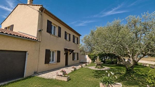 CARPENTRAS (84) | Maison de 215 m² habitables avec revenu locatif sur un terrain agricole de 7 175 m²