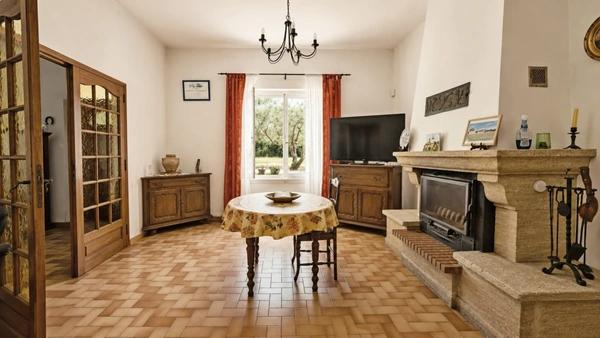 CARPENTRAS (84) | Maison de 215 m² habitables avec revenu locatif sur un terrain agricole de 7 175 m²