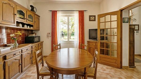 CARPENTRAS (84) | Maison de 215 m² habitables avec revenu locatif sur un terrain agricole de 7 175 m²