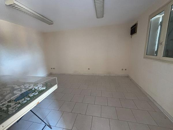 Entrepôt / local industriel La Garde 590 m2