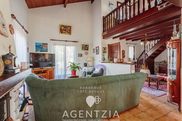 Bassussarry (64200) Bassussarry centre bourg maison non mitoyenne T5 jardin garage