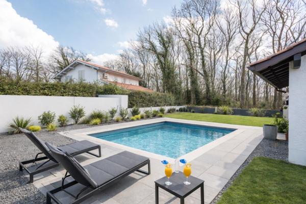 Bassussarry (64200) Bassussarry centre bourg maison non mitoyenne T5 jardin garage