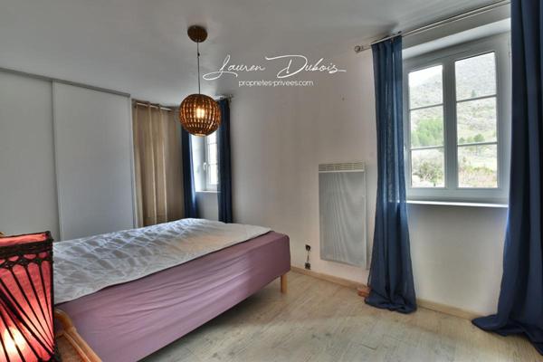 SERRES - Charmante maison de ville de 122 m² avec jardin, garages et dépendances
