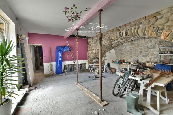 SERRES - Charmante maison de ville de 122 m² avec jardin, garages et dépendances