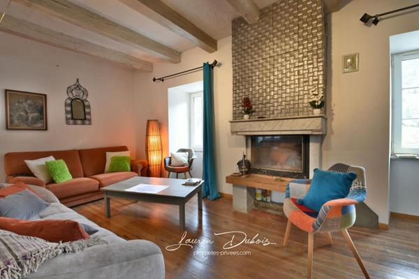 SERRES - Charmante maison de ville de 122 m² avec jardin, garages et dépendances