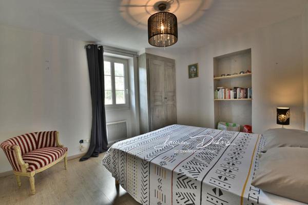 SERRES - Charmante maison de ville de 122 m² avec jardin, garages et dépendances