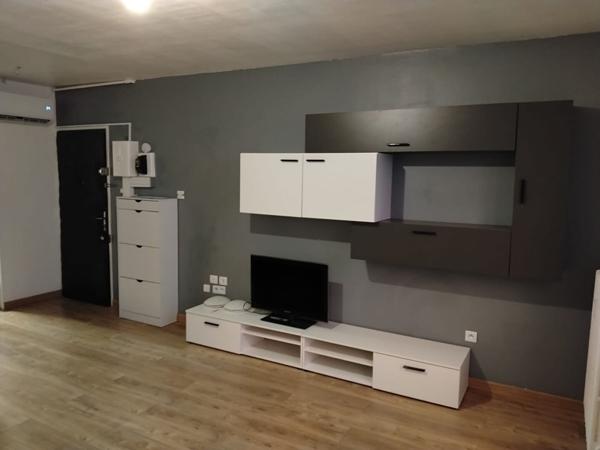 AVIGNON - APPARTEMENT A VENDRE TYPE 3 RENOVE AVEC TERRASSE AU DERNIER ETAGE RESIDENCE SECURISE