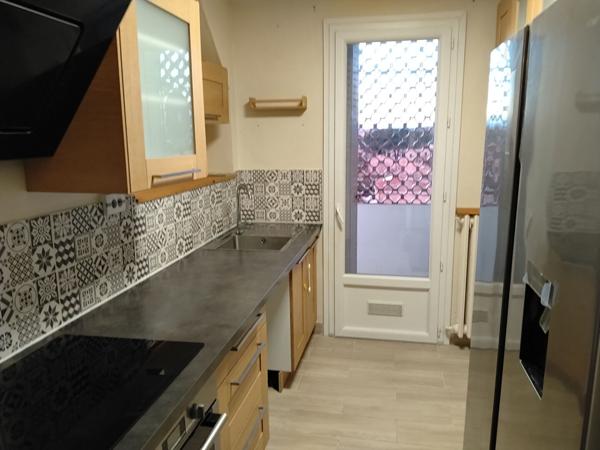 AVIGNON - APPARTEMENT A VENDRE TYPE 3 RENOVE AVEC TERRASSE AU DERNIER ETAGE RESIDENCE SECURISE