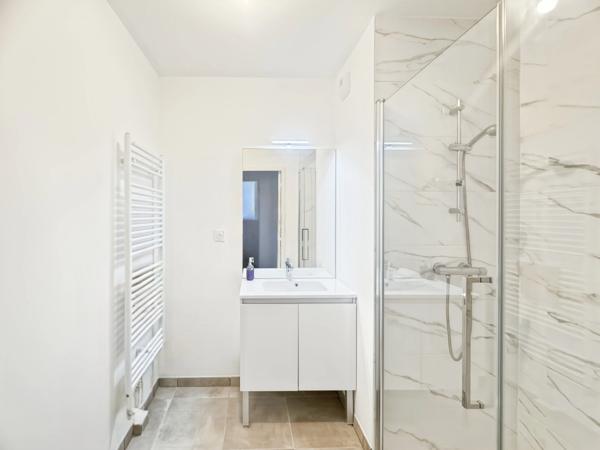 Angers /Ponts de Cé : Appartement T3 lumineux récent avec terrasse de 11,50 m2 et parking