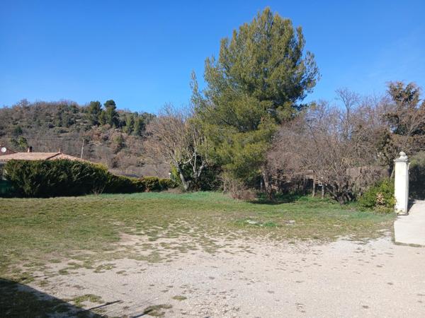 Exclusivité SAFTI : Terrain constructible de 755m²