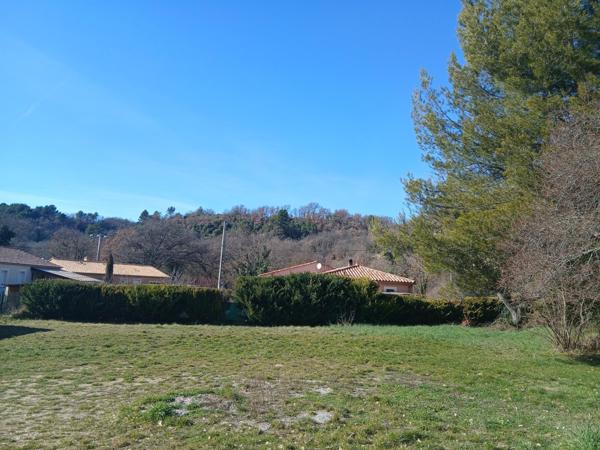 Exclusivité SAFTI : Terrain constructible de 755m²