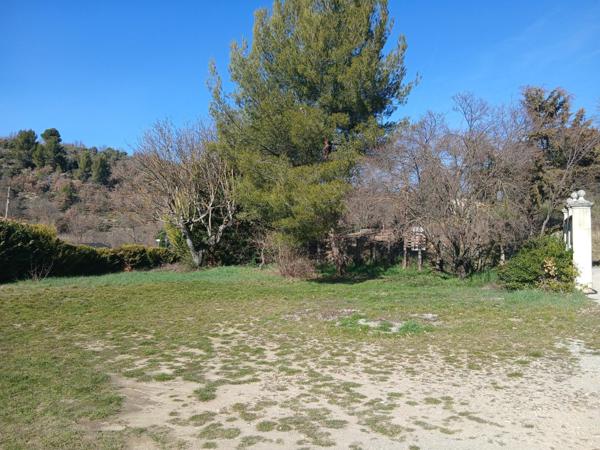 Exclusivité SAFTI : Terrain constructible de 755m²