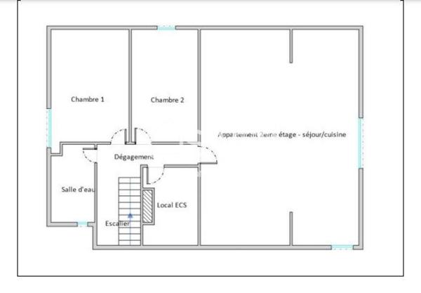 Grande maison de 284m2 à rénovée divisée en 3 appartements avec dépendances de 478m2 environ