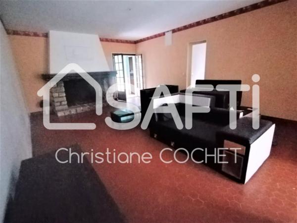 Grande maison de 284m2 à rénovée divisée en 3 appartements avec dépendances de 478m2 environ