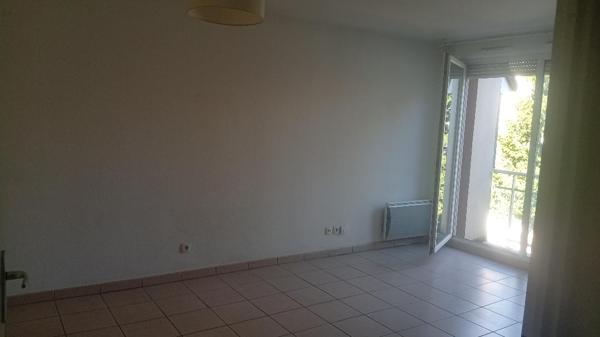 Pont-Sainte-Maxence (60700) Pont-Sainte-Maxence, Appartement type 2 dans une résidence avec piscine.