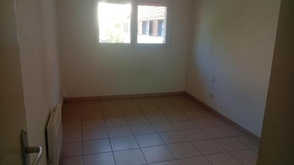 Pont-Sainte-Maxence (60700) Pont-Sainte-Maxence, Appartement type 2 dans une résidence avec piscine.