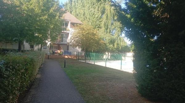 Pont-Sainte-Maxence (60700) Pont-Sainte-Maxence, Appartement type 2 dans une résidence avec piscine.