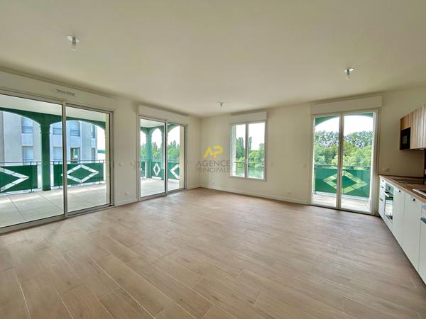 F4 MARINA Loyer 2 100 €/mois charges comprises **  - Référence  2103