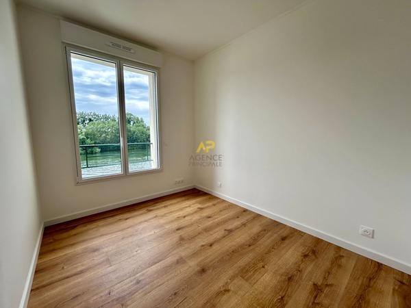 F4 MARINA Loyer 2 100 €/mois charges comprises **  - Référence  2103