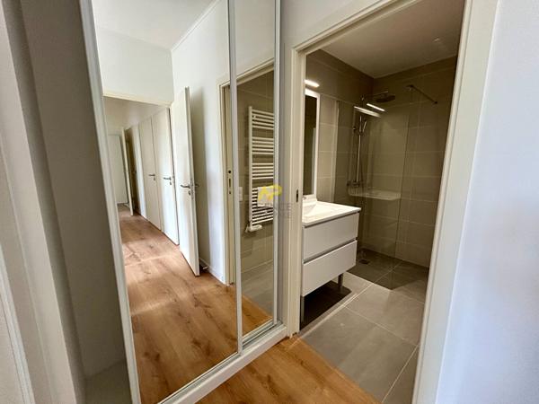 F4 MARINA Loyer 2 100 €/mois charges comprises **  - Référence  2103