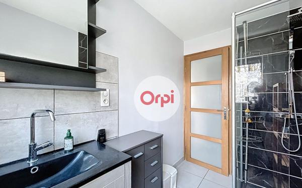 Maison à vendre    4 pièces •  Theix