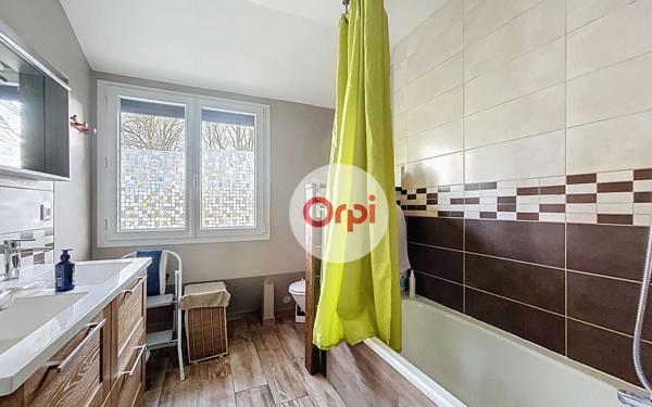 Maison à vendre    4 pièces •  Theix